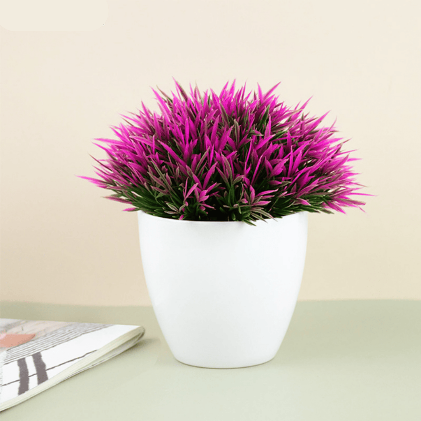 Kunststoffpflanze in hochwertiger Vase