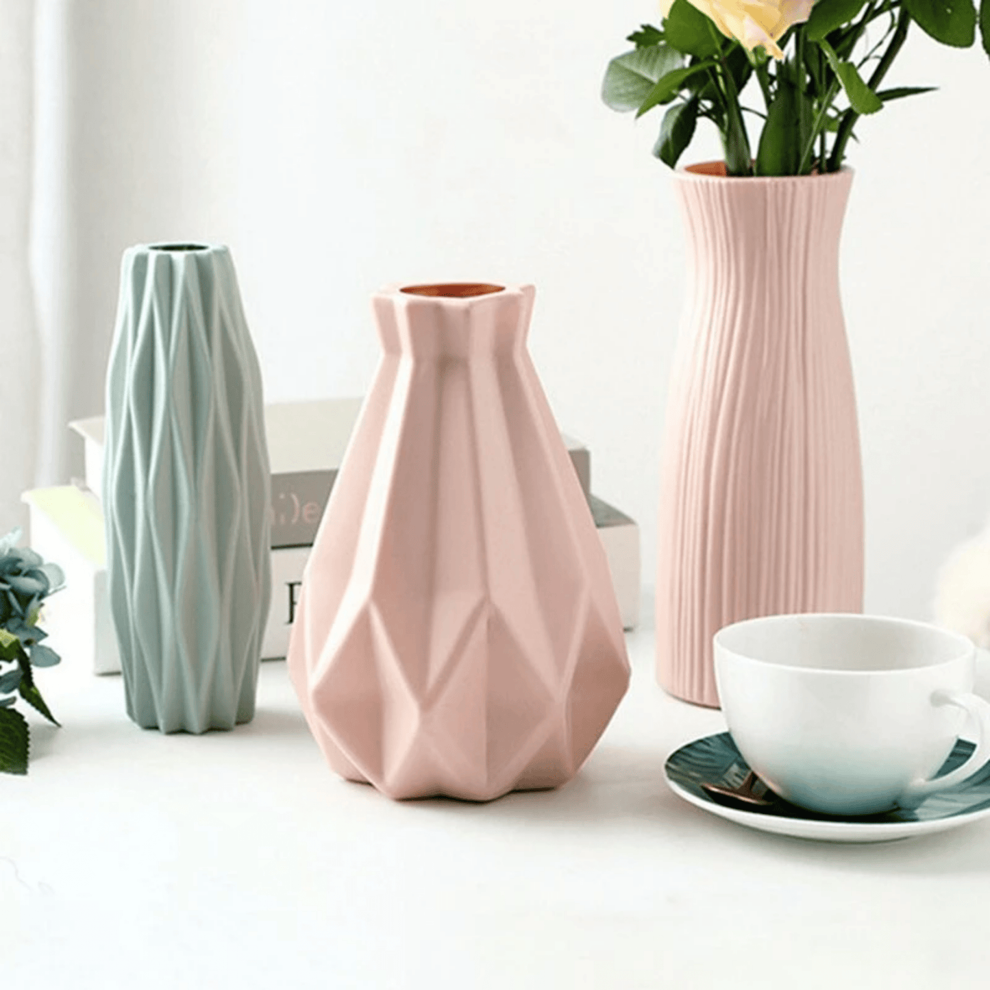 Pastellfarbene Kunststoff-Vase