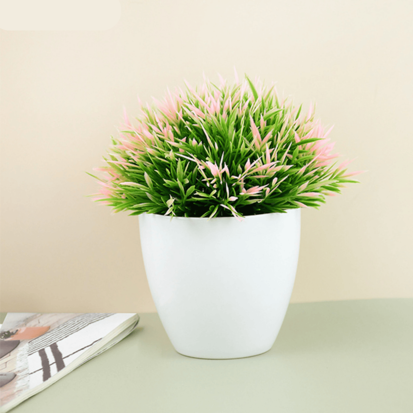 Kunststoffpflanze in hochwertiger Vase